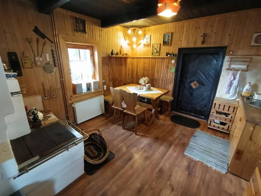 Ludwikowka Pod Luboniem, Stu-Letni Domek W Gorach Naprawa Esterno foto