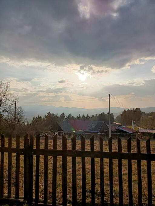 Ludwikowka Pod Luboniem, Stu-Letni Domek W Gorach Naprawa Esterno foto